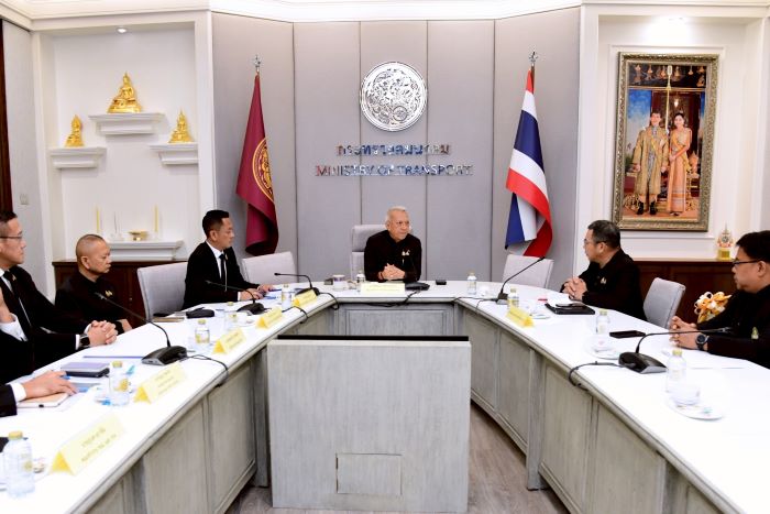 “พิพัฒน์” เล็งปรับรถโดยสารสาธารณะสองชั้นเป็นชั้นเดียว ลดความเสี่ยงเกิดอุบัติเหตุรถพลิกคว่ำ มอบ ขบ. เร่งทำ Guideline Checking Point ให้ผู้ประกอบการเดินรถ พร้อมหารือ สปข. ร่วมกันวางมาตรการเพื่อความปลอดภัยสูงสุดของพี่น้องประชาชน