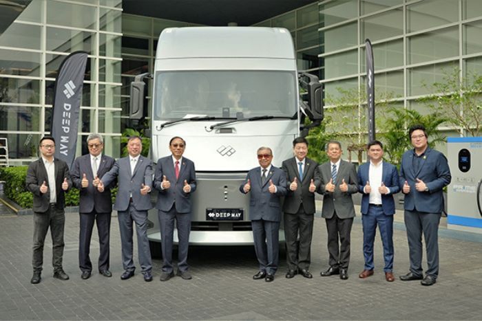 Prime E Truck ผนึกกำลัง DeepWay แบรนด์หัวลากไฟฟ้าล้ำสมัย พลิกโฉมโลจิสติกส์ไทย เปิดตัวรถหัวลากไฟฟ้าอัจฉริยะรุ่นใหม่ DeepWay Star 6x4
